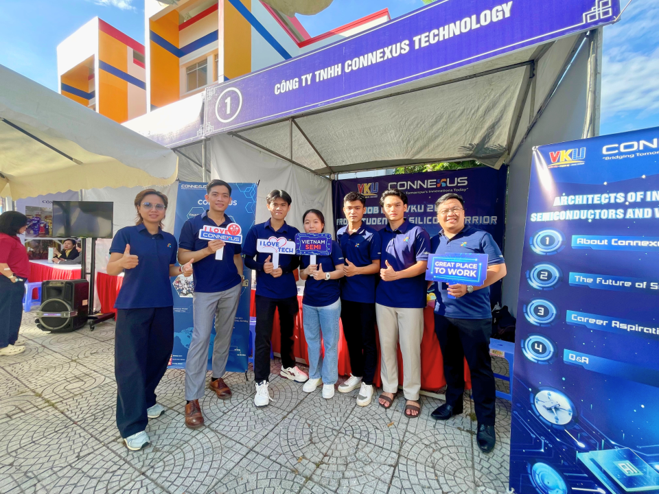 CNX Seminar @ VKU Job-Fair 2025 – Inspiring the Next Generation of Silicon Warriors!